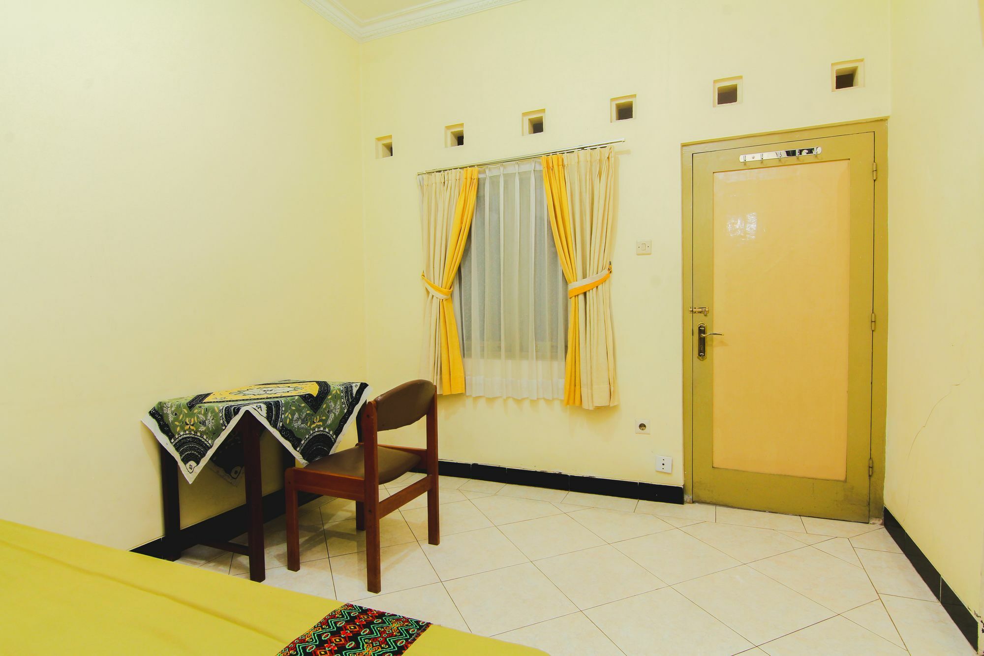 Griya Batik Giri Sekar Homestay Yogyakarta Exterior photo