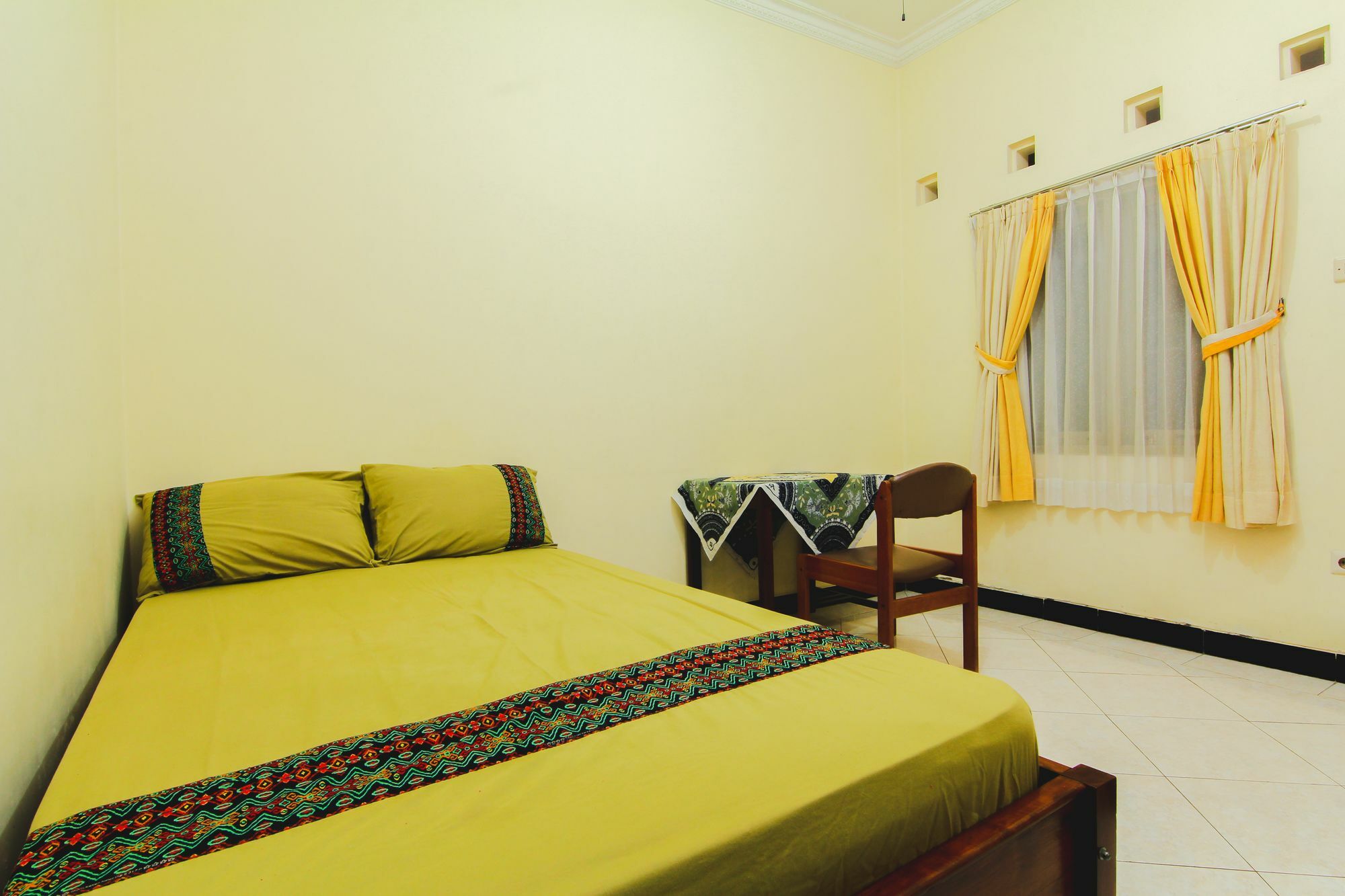 Griya Batik Giri Sekar Homestay Yogyakarta Exterior photo