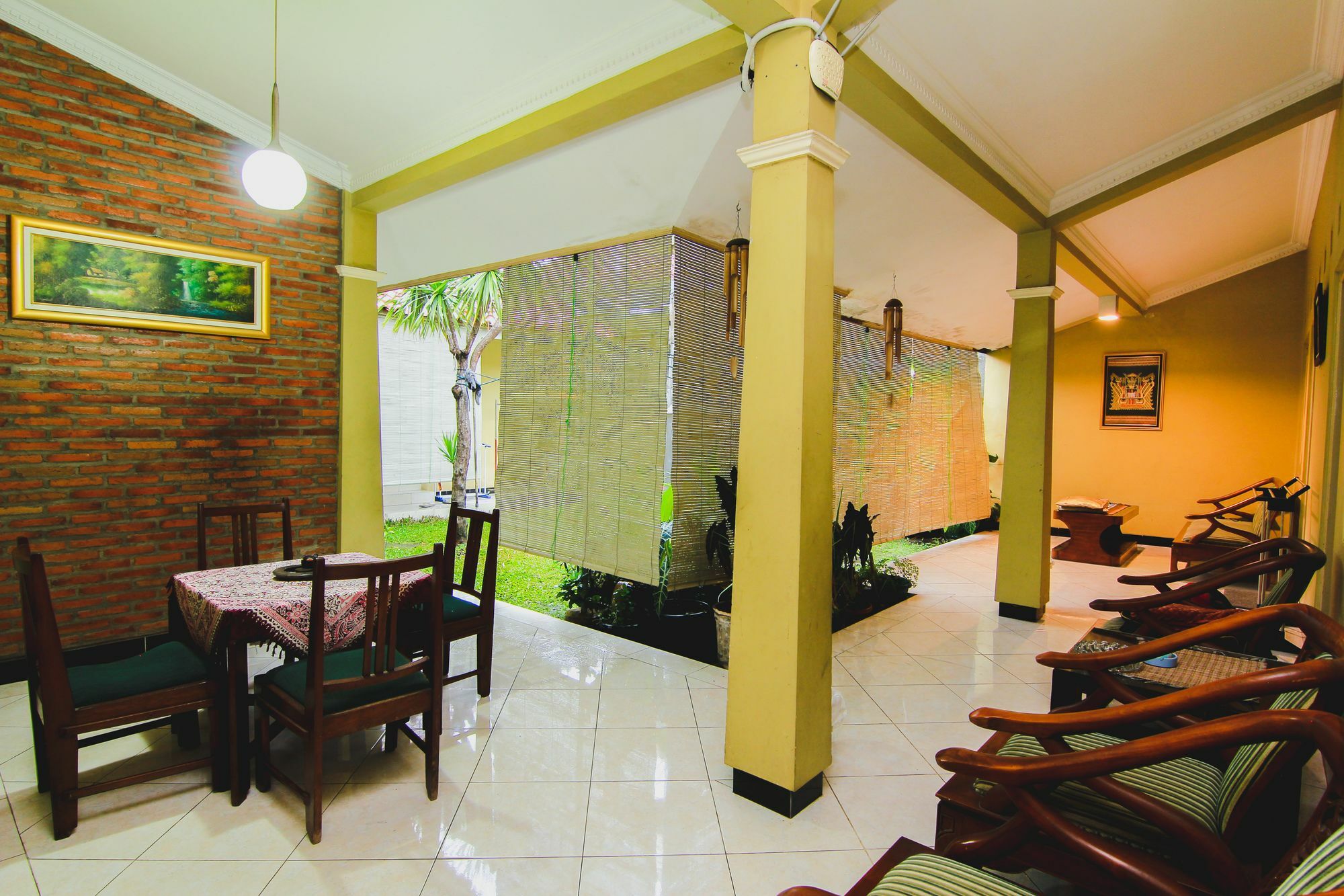 Griya Batik Giri Sekar Homestay Yogyakarta Exterior photo