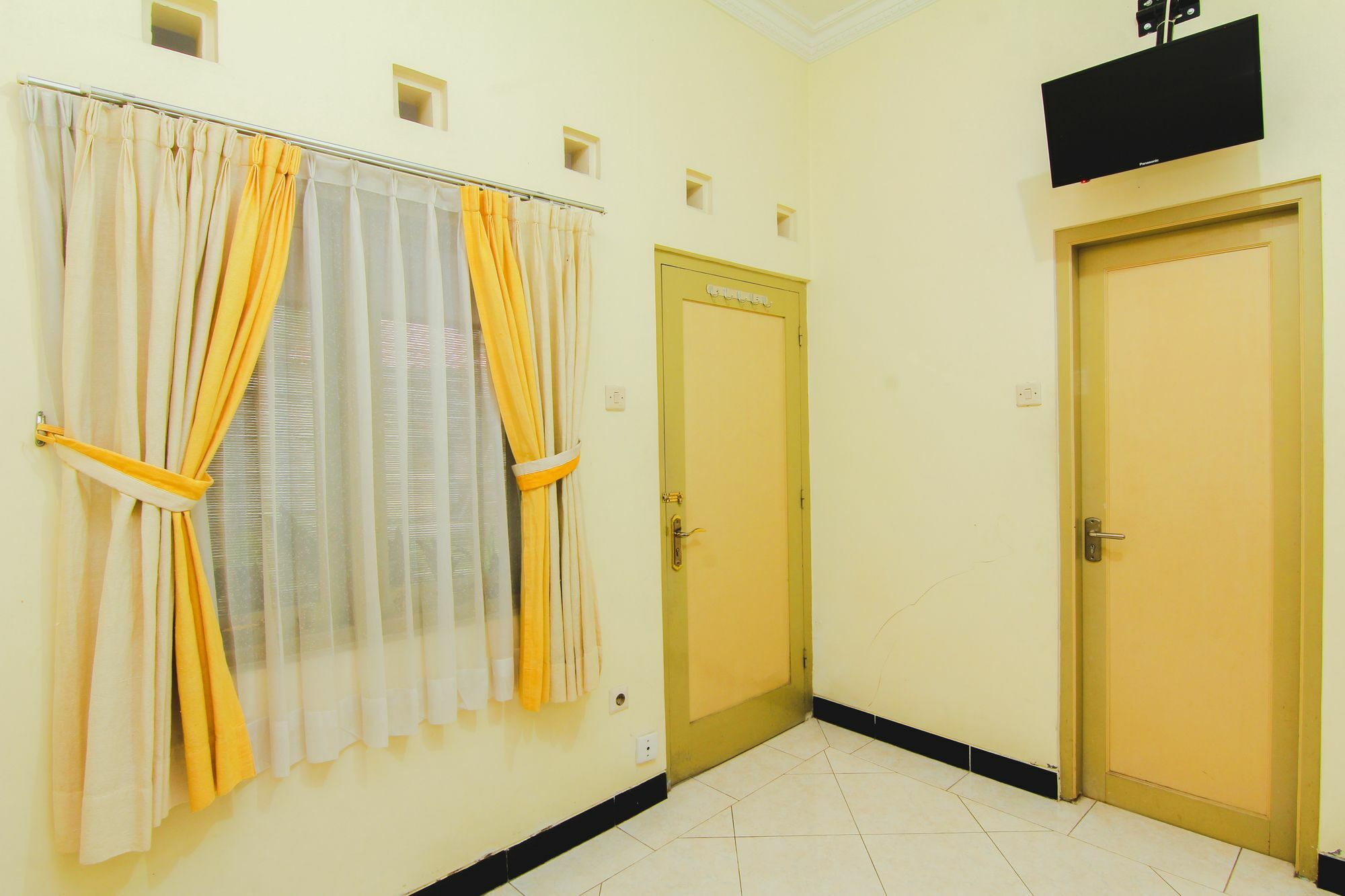 Griya Batik Giri Sekar Homestay Yogyakarta Exterior photo